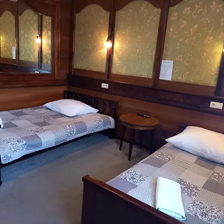 Apart-hotel Dworek Staropolski 2*