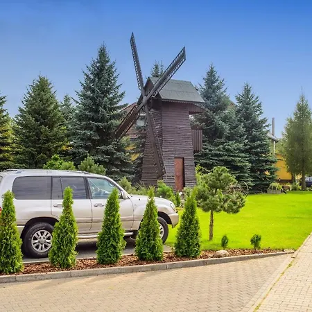 Dworek Staropolski Aparthotel 2*