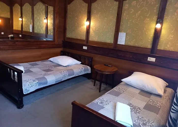 Hotel apartamentowy Dworek Staropolski 2*