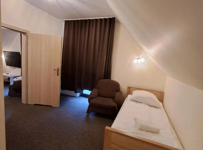 Hotel apartamentowy Dworek Staropolski 2*
