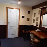 Dworek Staropolski 아파트호텔 포즈난