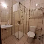Dworek Staropolski 아파트호텔