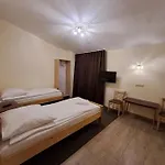 Dworek Staropolski 아파트호텔 2*