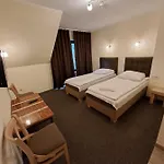 Dworek Staropolski 아파트호텔