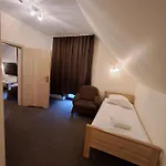 아파트호텔 Dworek Staropolski 2*