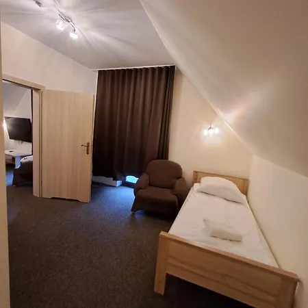 Aparthotel Dworek Staropolski 2*