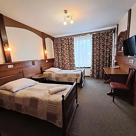 Dworek Staropolski Aparthotel 2*