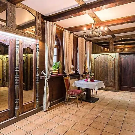 Aparthotel Dworek Staropolski 2*