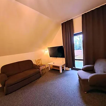 Dworek Staropolski 2*