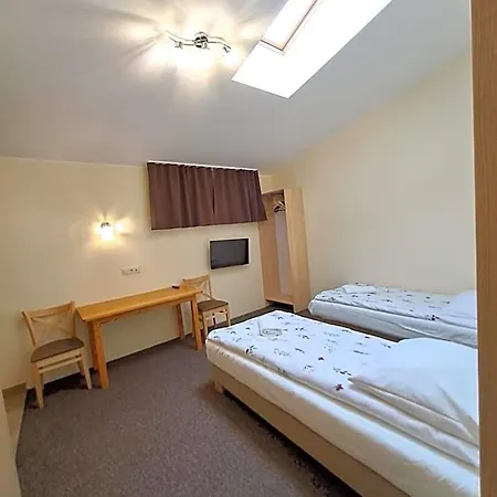 アパートホテル Dworek Staropolski 2*