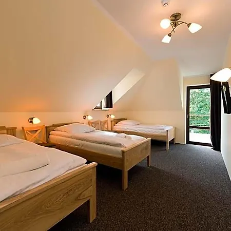 Dworek Staropolski Aparthotel 2*