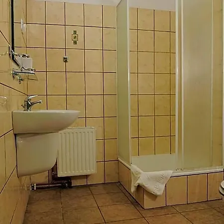 Apart-hotel Dworek Staropolski 2*