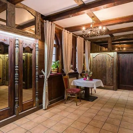 Apart Otel Dworek Staropolski 2*