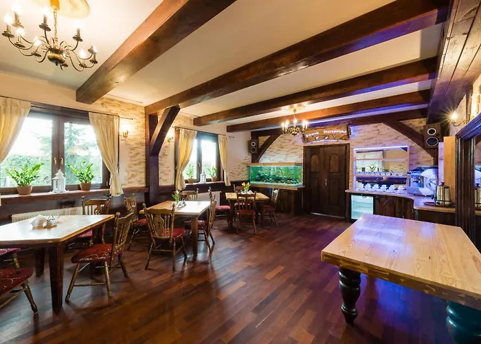 Dworek Staropolski Апарт-готель 2*