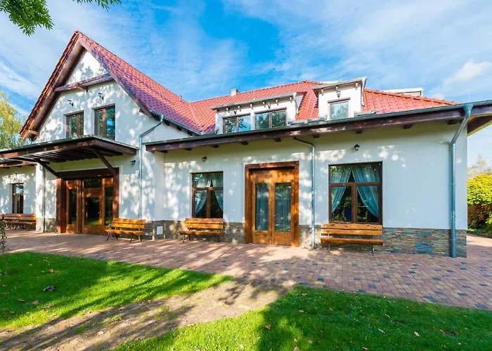 Dworek Staropolski Апарт-готель