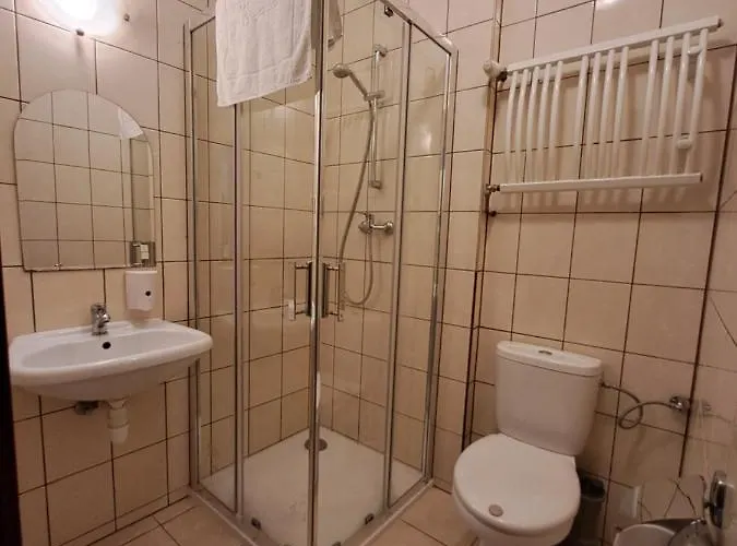 Dworek Staropolski Апарт-готель