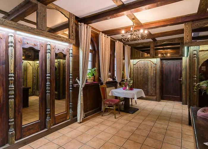 Apart Otel Dworek Staropolski 2*